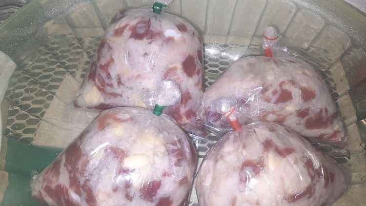 เนื้อสัตว์หมัก/ ปรุงรส หมูส้มกระดูกอ่อน หมูส้มสามชั้น