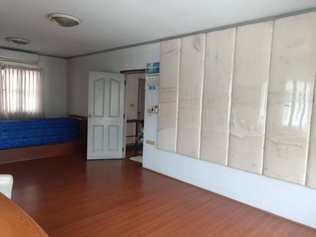 ตกแต่งครบ สร้างเสร็จก่อน 2010 ใช่ ต้องการขายบ้านเดี่ยว หมู่บ้านสิวลี 2 พื้นที่ 70ตรว. พร้อมโรงรถ ความปลอดภัยคีย์การ์ด วงจรปิด รปภ.24ชม สโมสรสระว่ายน้ำคอร์ดเทนนิส ครบครัน  รูปที่ 4