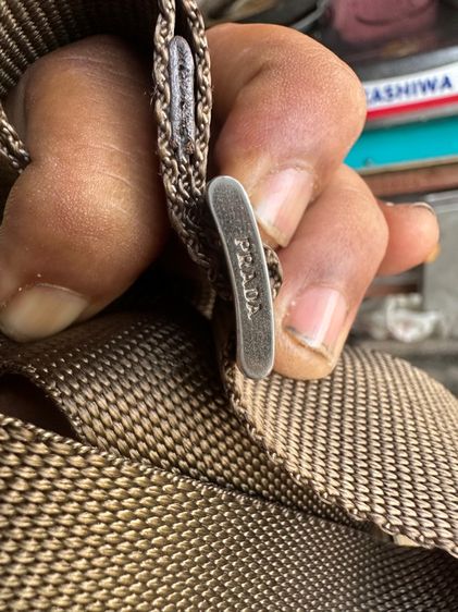 กระเป๋าสะพายข้าง Prada รูปที่ 4