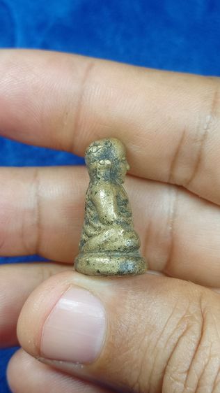 พระรูปหล่อ หลวงพ่อเงินปืนแตก พ.ศ.2528 พิมพ์เศียรกลมเล็ก รูปที่ 4