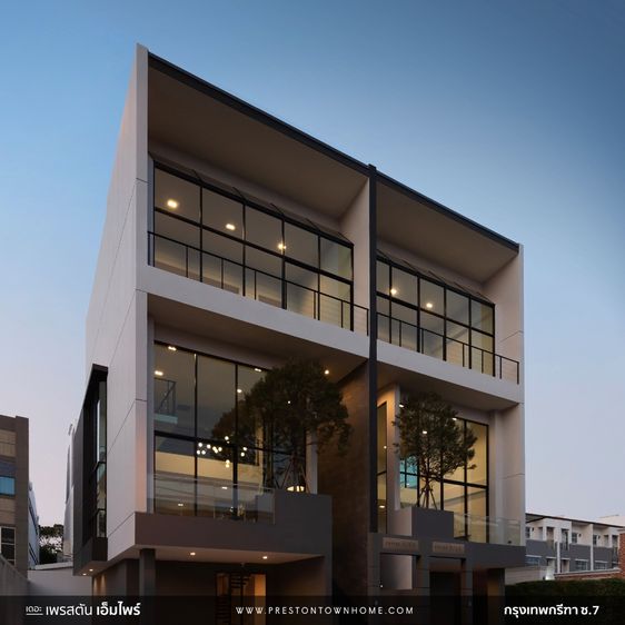 Rare Home Office on Main Road Rama 9  Srinakarin