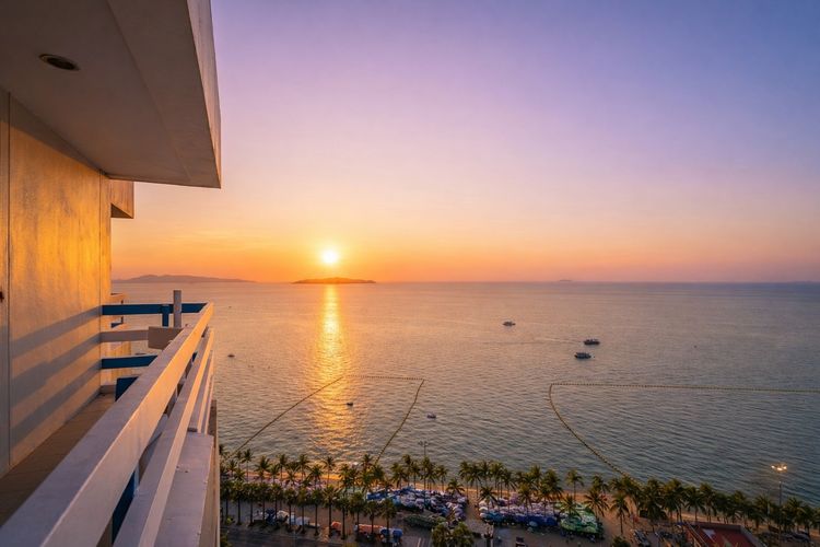 FOR SALE Jomtien Plaza Condotel 2BR