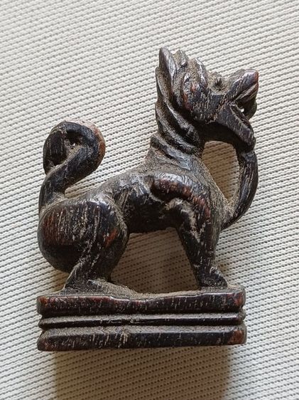 สิงห์ไม้แกะเก่าหลวงปู่ยิ้ม