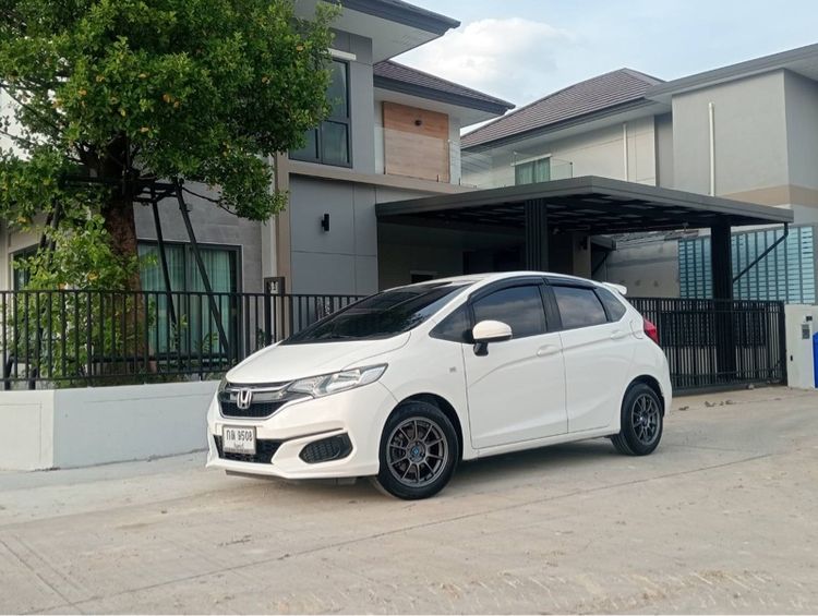 รถ Honda Jazz 1.5 S สี ขาว