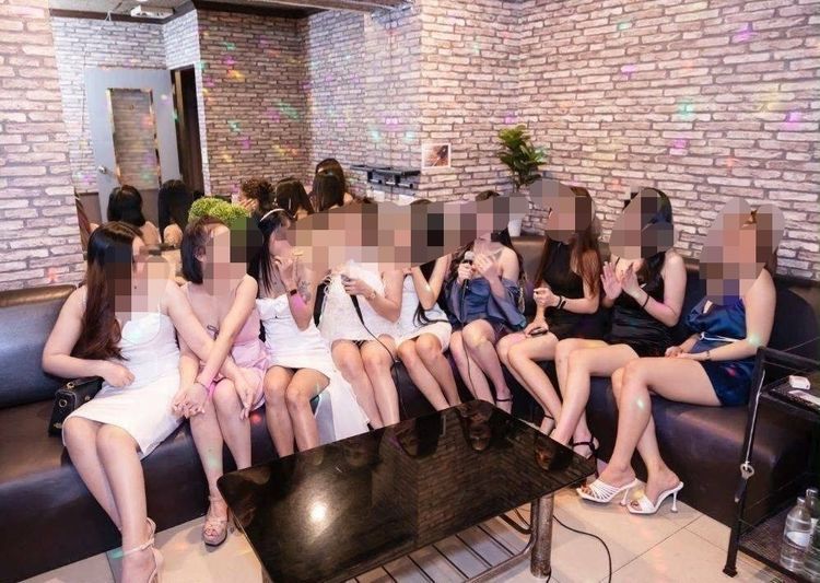 เซ้งร้าน คาราโอเกะ-บาร์ พัฒนาการ ติดถนนใหญ่ ร้านขนาดใหญ่ 2 คูหา 5 ชั้น พร้อม VIP 7 ห้อง รูปที่ 4