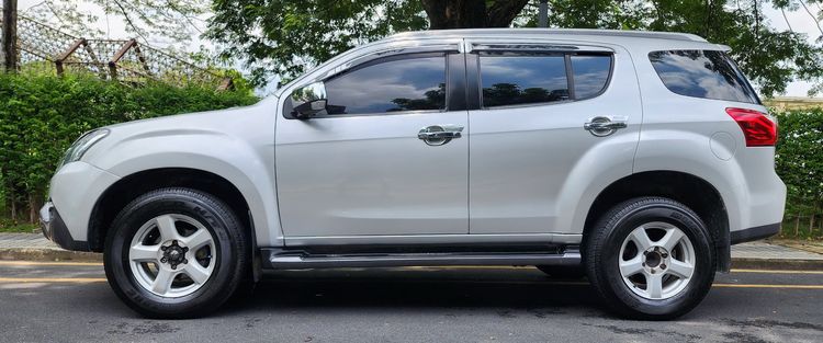Isuzu MU-X 2016 3.0 4WD Utility-car ดีเซล เกียร์อัตโนมัติ บรอนซ์เงิน รูปที่ 2