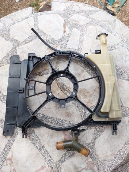 บังลมหม้อน้ำพร้อมถังพักน้ำและท่อยาง TOYOTA VIOS ปี 2008-2012