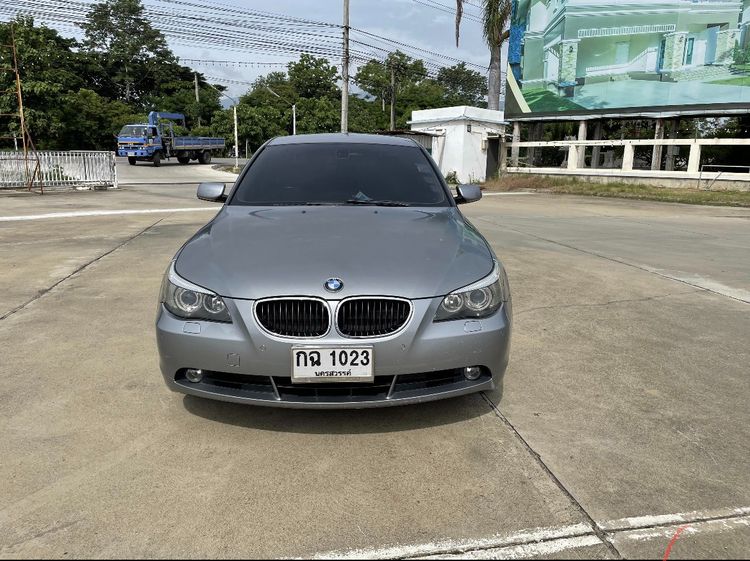 รถ BMW Series 5 525i สี เทา