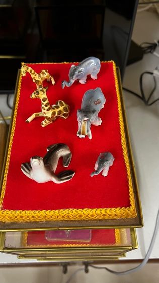 ของตกแต่งพร้อมกล่องกระจก รูปที่ 11