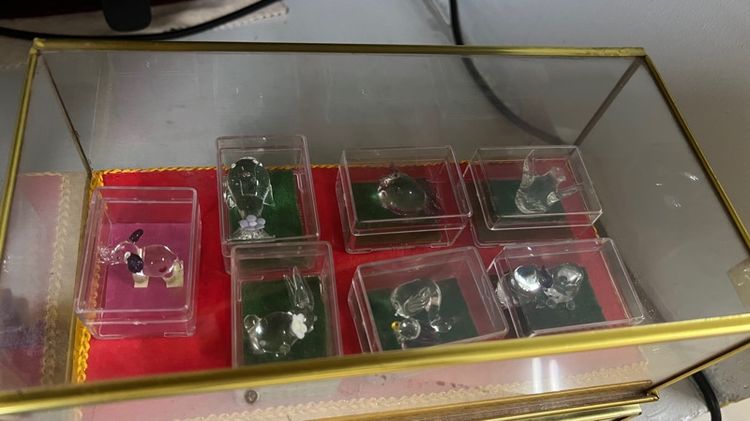 ของตกแต่งพร้อมกล่องกระจก รูปที่ 12