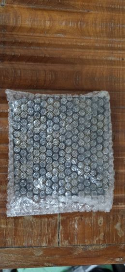 กระเป๋าสตางค์ Louise Vuitton. สีน้ำตาล ลาย หมากรุก  ไม่ค่อยได้ใช้ เน้นเก็บ แต่มีตำหนิ 1จุด ขายตามสภาพ ไ  การ์ด,ถุง, กล่อง    รูปที่ 3