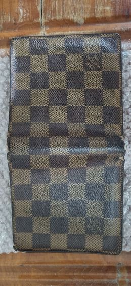 กระเป๋าสตางค์ Louise Vuitton. สีน้ำตาล ลาย หมากรุก  ไม่ค่อยได้ใช้ เน้นเก็บ แต่มีตำหนิ 1จุด ขายตามสภาพ ไ  การ์ด,ถุง, กล่อง    รูปที่ 7