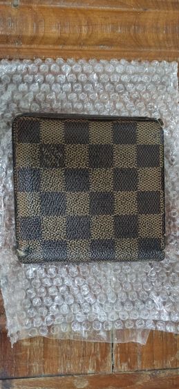 กระเป๋าสตางค์ Louise Vuitton. สีน้ำตาล ลาย หมากรุก  ไม่ค่อยได้ใช้ เน้นเก็บ แต่มีตำหนิ 1จุด ขายตามสภาพ ไ  การ์ด,ถุง, กล่อง    รูปที่ 8