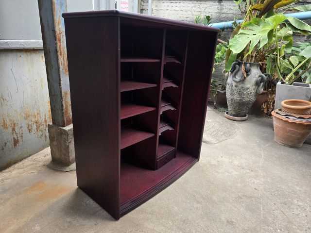 ตู้ไม้จริง ลายไม้ชัด สินค้าเก่าเก็บ
สินค้ามือสอง สภาพตามรูปพิจารณาก่อนตัดสินใจ
ขนาด กว้าง 39CM ยาว 79CM สูง 90CM
ราคา 500 บาท รูปที่ 5