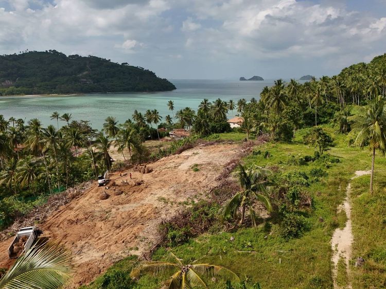 ขายที่ดินเกาะสมุย 2 ไร่ ตลิ่งงาม ใกล้ทะเล แบ่งขาย เหมาะสร้างวิลล่าและรีสอร์ต