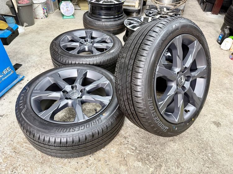 ล้อแม็ก HONDA ใส่ HRV ขอบ 18” ถอดป้ายแดง ยาง BRIDGESTONE 225-50R18 ปี 25 ครับหน้ายางยังอยู่ครบ  รูปที่ 2
