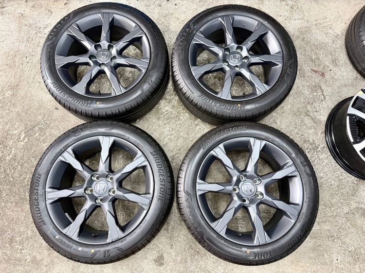 ล้อแม็ก HONDA ใส่ HRV ขอบ 18” ถอดป้ายแดง ยาง BRIDGESTONE 225-50R18 ปี 25 ครับหน้ายางยังอยู่ครบ  รูปที่ 4