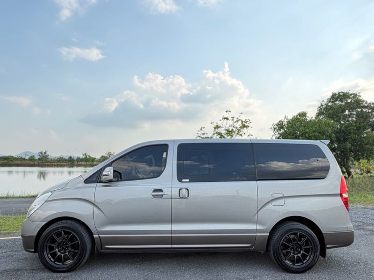 Hyundai H-1  2013 2.5 Deluxe Van ดีเซล ไม่ติดแก๊ส เกียร์อัตโนมัติ เทา รูปที่ 3