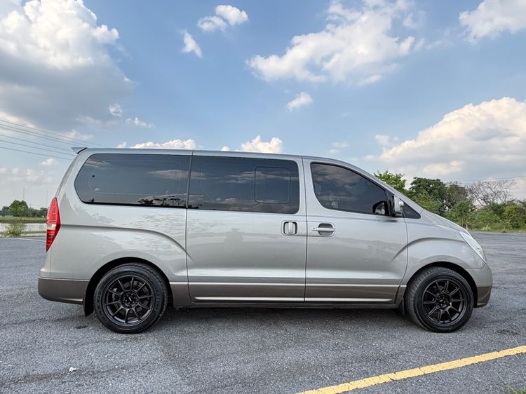 Hyundai H-1  2013 2.5 Deluxe Van ดีเซล ไม่ติดแก๊ส เกียร์อัตโนมัติ เทา รูปที่ 4
