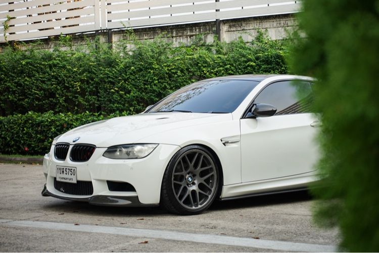 รถ BMW Series 3 325i สี ขาว