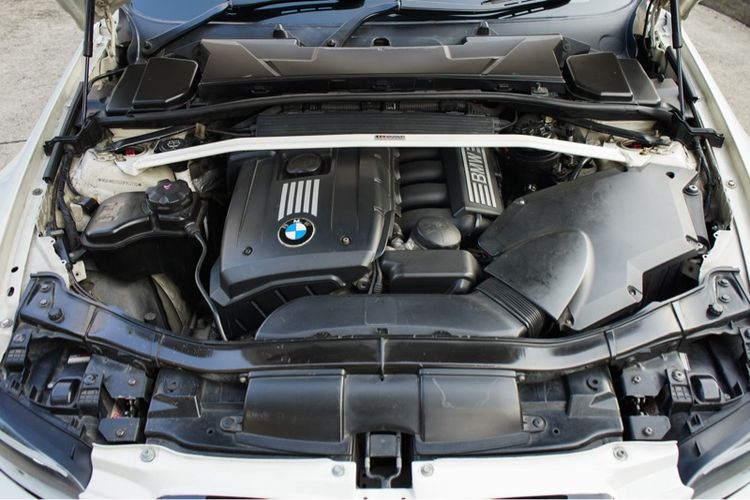 BMW Series 3 2008 330i Sedan เบนซิน เกียร์อัตโนมัติ ขาว รูปที่ 3