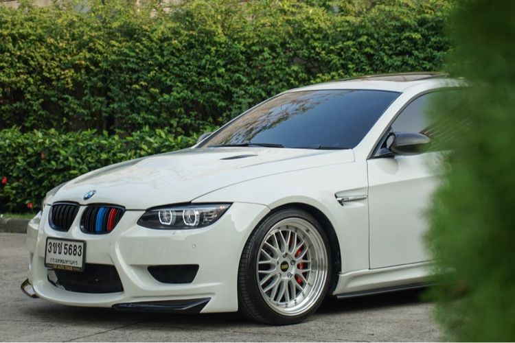 รถ BMW Series 3 330i สี ขาว