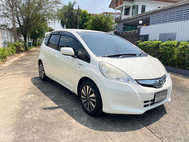 รถ Honda Jazz 1.3 Hybrid สี ขาว