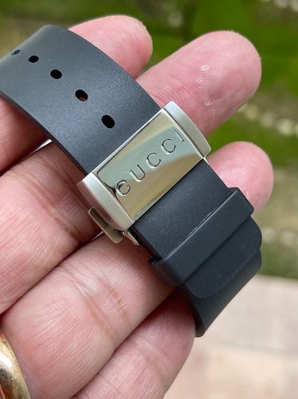 GUCCI Dive Black Silver Snake Motif Dial Rubber Strap Quartz Men's watch YA136217 รูปที่ 13