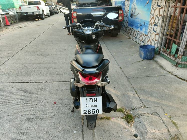 🛵ยังไงก็ขาย PCX 150 ปี 57 เครื่องดี สีสวย สตาร์ทมือ เล่มชุดโอนครบ+เปลี่ยนถ่ายน้ำมันเครื่องฟรี ส่งฟรี30 ก.ม รูปที่ 4