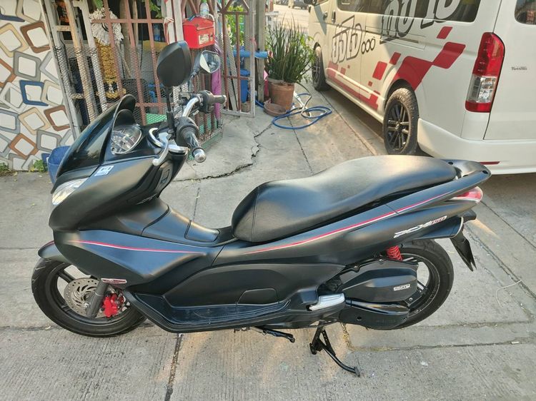Honda 2013 🛵ยังไงก็ขาย PCX 150 ปี 57 เครื่องดี สีสวย สตาร์ทมือ เล่มชุดโอนครบ+เปลี่ยนถ่ายน้ำมันเครื่องฟรี ส่งฟรี30 ก.ม
