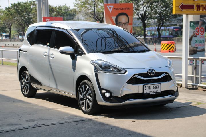 รถ Toyota Sienta 1.5 V สี บรอนซ์เงิน