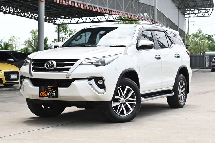 รถ Toyota Fortuner 2.8 V สี ขาว