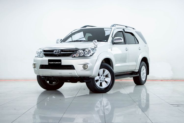 รถ Toyota Fortuner 2.7 V สี เทา