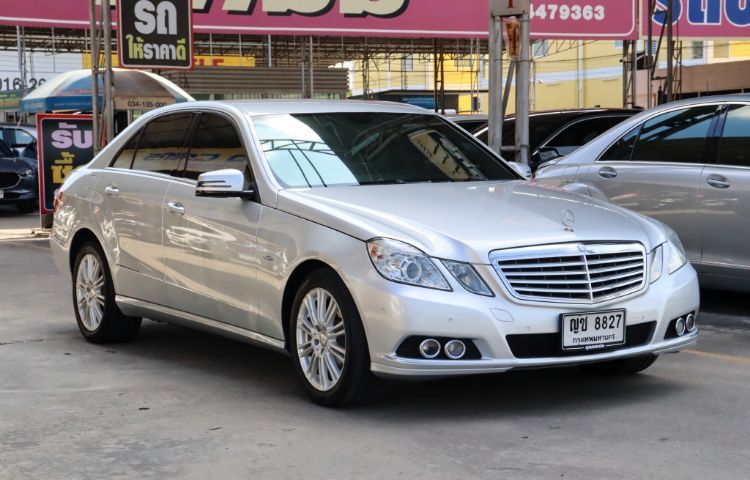 รถ Mercedes-Benz E-Class E200 CGI สี บรอนซ์เงิน