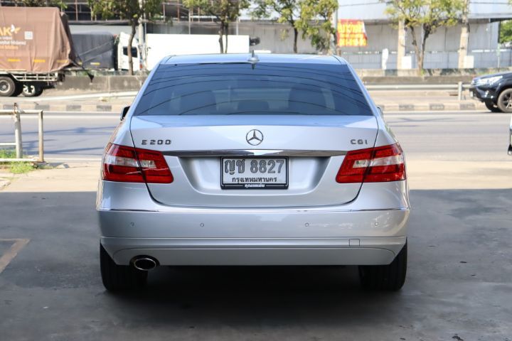 Mercedes-Benz E-Class 2011 E200 CGI Sedan เบนซิน เกียร์อัตโนมัติ บรอนซ์เงิน รูปที่ 3