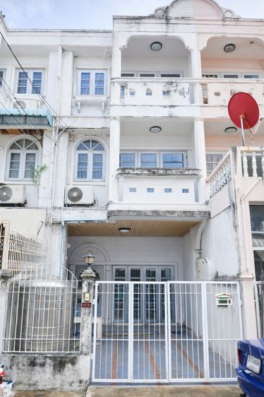 ขายทาวน์เฮาส์ 3 ชั้น หมู่บ้านซื่อตรงเสนา พหลโยธิน 32  ใกล้ ม.เกษตร-เซ็นทรัลลาดพร้าว ทำเลดี เดินทางสะดวก