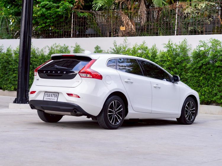 Volvo V40 2017 2.0 T4 Sedan เบนซิน ไม่ติดแก๊ส เกียร์อัตโนมัติ ขาว รูปที่ 4