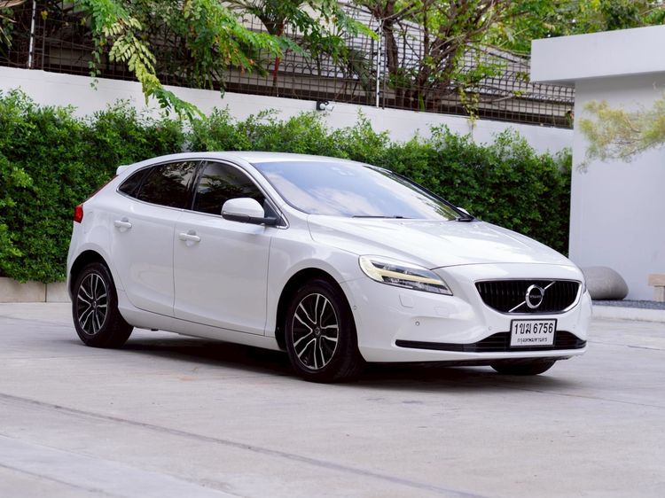 Volvo V40 2017 2.0 T4 Sedan เบนซิน ไม่ติดแก๊ส เกียร์อัตโนมัติ ขาว