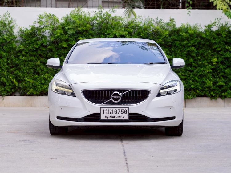 Volvo V40 2017 2.0 T4 Sedan เบนซิน ไม่ติดแก๊ส เกียร์อัตโนมัติ ขาว รูปที่ 2