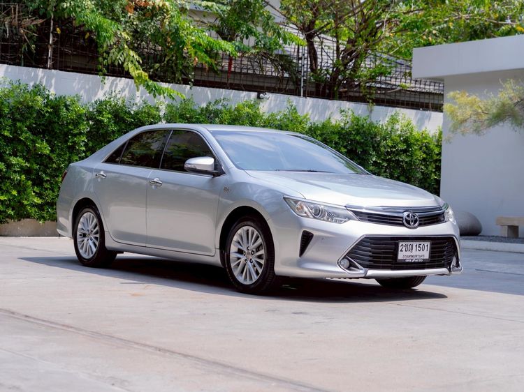 รถ Toyota Camry 2.5 G สี เงิน
