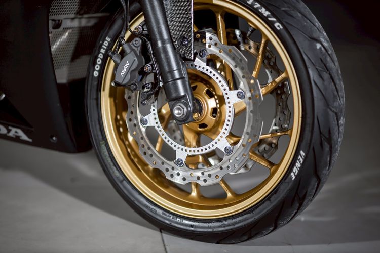 HONDA CBR650F 2013 รูปที่ 8