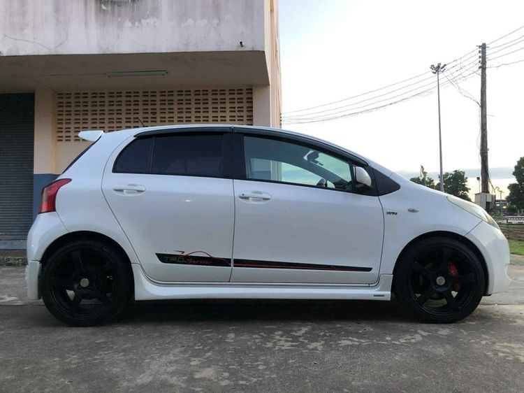 รถ Toyota Yaris 1.5 TRD Sportivo สี ขาว