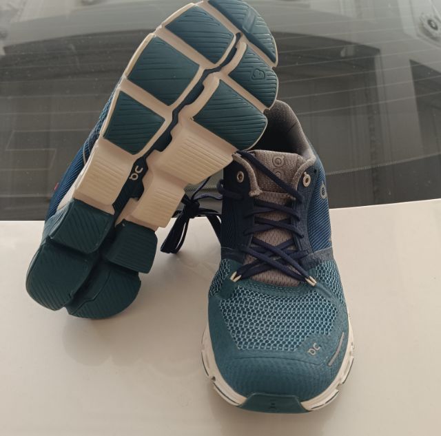 ขาย On Cloud Flyer size 41-260 สภาพสวย ของแท้ นุ่ม เบาสบาย รูปที่ 3