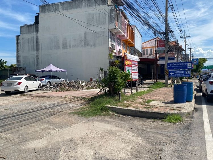 ขายที่ดินวนตัวเมืองชัยนาท เนื้อที่ 4 ไร่ 3 งาน 27.5 ตรว.