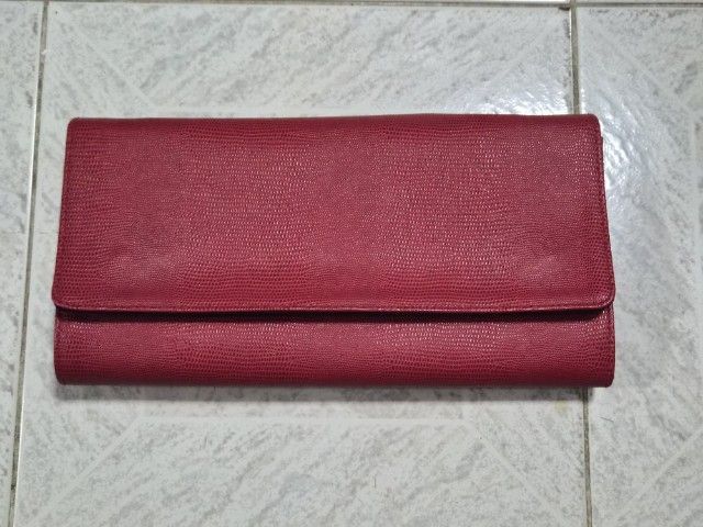 กระเป๋าสะพายสีแดง ทรงยาวเรียบหรู รูปที่ 2