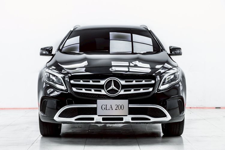 Mercedes-Benz GLA-Class 2020 GLA200 Sedan เบนซิน ไม่ติดแก๊ส เกียร์อัตโนมัติ ดำ รูปที่ 4