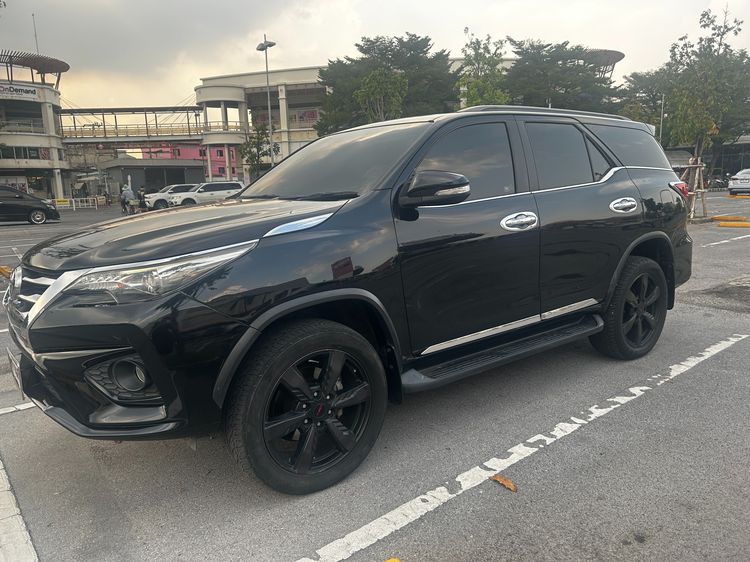 Toyota Fortuner 2016 2.8 TRD Sportivo 4WD Utility-car ดีเซล เกียร์อัตโนมัติ ดำ รูปที่ 2