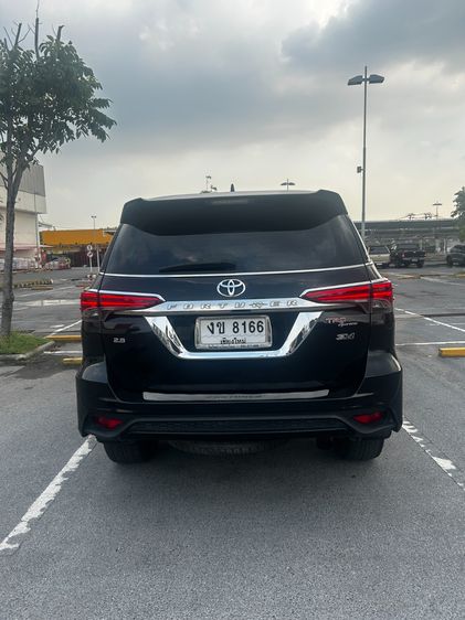 Toyota Fortuner 2016 2.8 TRD Sportivo 4WD Utility-car ดีเซล เกียร์อัตโนมัติ ดำ รูปที่ 4