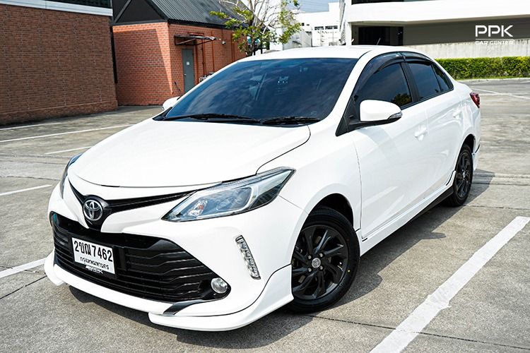 รถ Toyota Vios 1.5 Mid สี ขาว