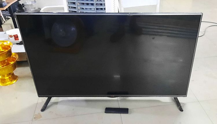 TV LED LG 49" 